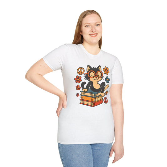 Cute Cat Reading T-Shirt – Vintage-Inspired Tee for Bookworms, Cat Lovers & Peaceful Souls